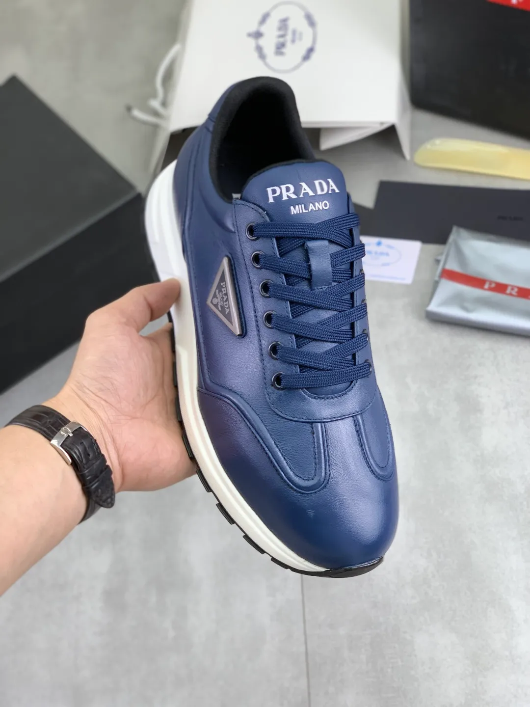 Men's men's shoes P600 💰[actual price] top quality, new popular models on the official website, timeless for a century, 🆘 The trendy brand (Prada) mainly promotes popular models, avant-garde and versatile fashionable men's shoes, privately molded, with cowhide splicing and 1:1 oil edge treatment... fashionable and simple, original imported cowhide with python skin, cowhide leather lining for feet; the atmosphere and personality are more fashionable, eye-catching and pursuing class. It will subvert the old idea and be a must-have for fashionistas who want to spend time with you! Must keep it! High-end comfortable and low-cost, high-end quality workmanship. Size: 38-45 4️⃣ colors available. full package